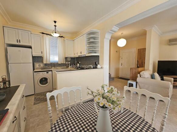 Dining tokitchen