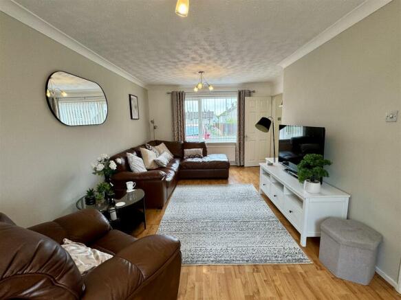 Living Room/Living/Dining Room