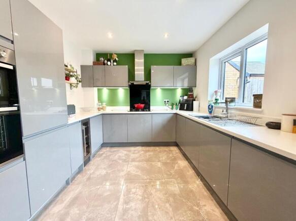 4 bed Detached for sale Image 6