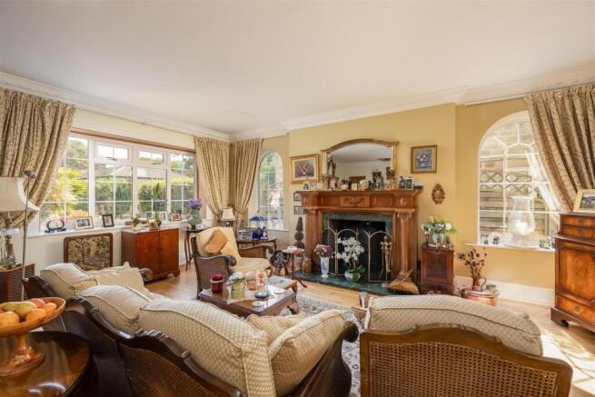 4 bed House for sale Image 4