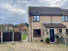 44, Oakwood Park, Saxmundham IP17 3JU
