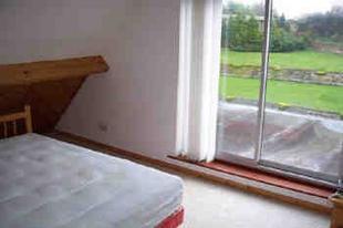 BEDROOM 2 (REAR)