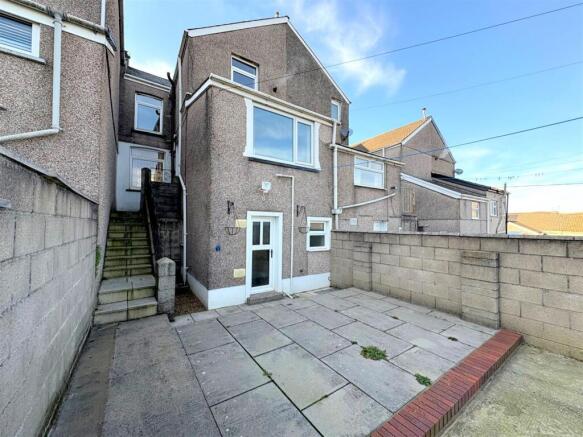 Rear Garden e.jpg