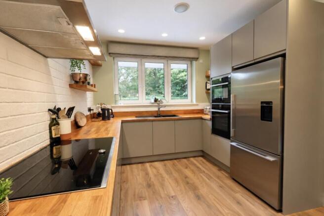 KITCHEN/DAY ROOM