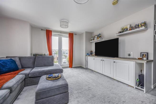 Flat 11, 2 East Shore Way, Baffins-PorticoMarketin