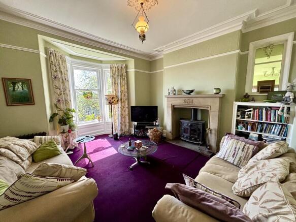 5 bed Detached for sale Image 6