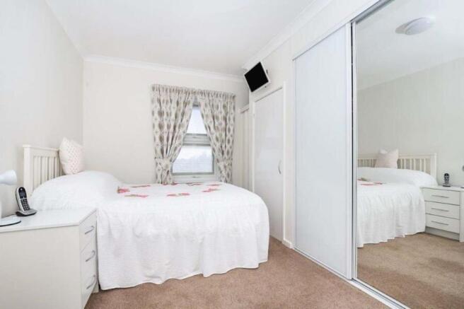 2 bed Semi-Detached to rent Image 11