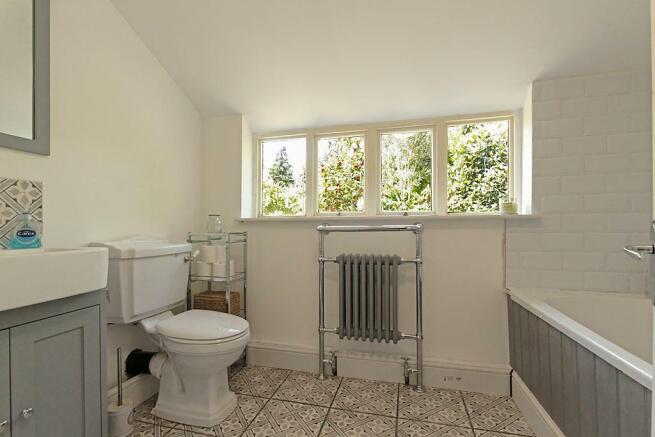 Alb-Gnd-Bathroom.jpg