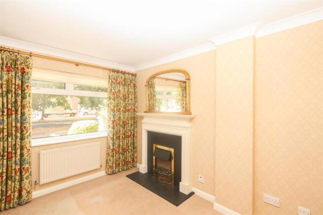 2 bed Semi-Detached Bungalow for sale Image 8