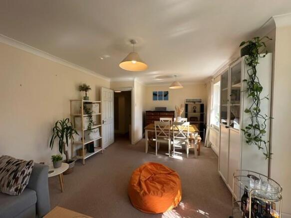 Lounge 2.jpg