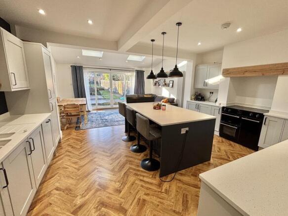 LIVING KITCHEN/DINER
