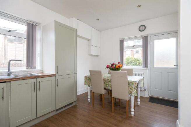 4 bed Semi-Detached for sale Image 8