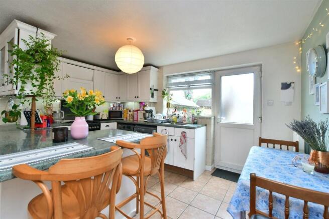 Kitchen/ Breakfast Area