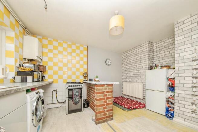 Rayner Road, COLCHESTER photo 4