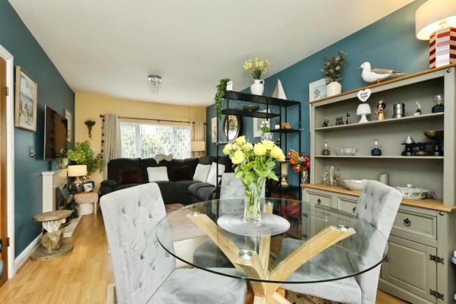 2 bed Semi-Detached Bungalow for sale Image 8