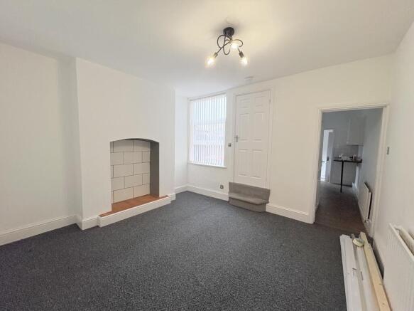 3 bed End of Terrace to rent Image 2