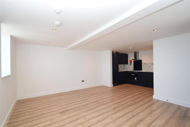 2 bed Penthouse to rent Image 4