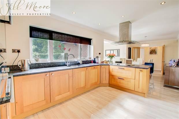KITCHEN/ DINING