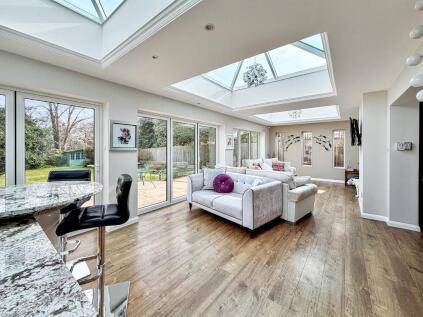 Ewhurst Avenue, Sanderstead, Surrey, CR2 0DG