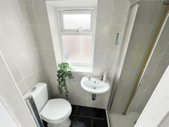 GROUND FLOOR SHOWER ROOM
