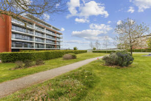 92, Carruthers Court, Newbury RG14 7GH