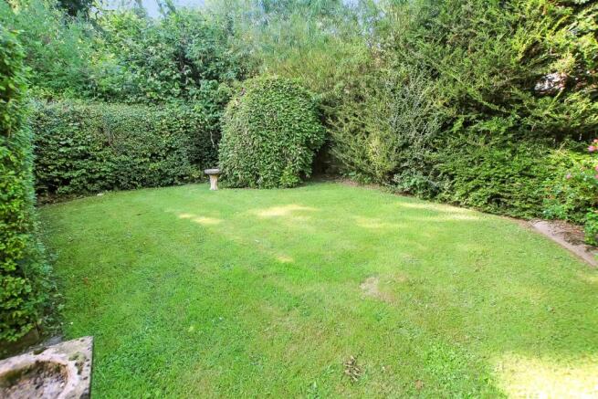 Rear Garden (2).jpg