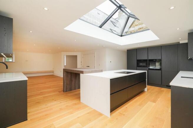 4 bed Mews to rent Image 7