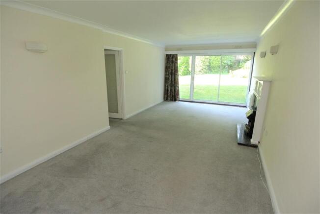 Living room 2.JPG