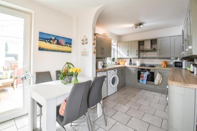 Kitchen / Dining