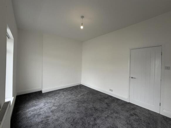 2 bed Terraced to rent Image 7