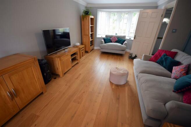 LOUNGE / DINING ROOM