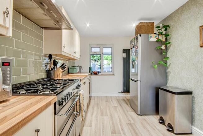 Kitchen 2.jpg