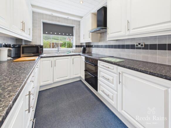 4 bed Detached for sale Image 4