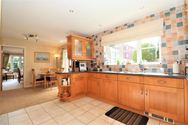 kitchen/breakfast...