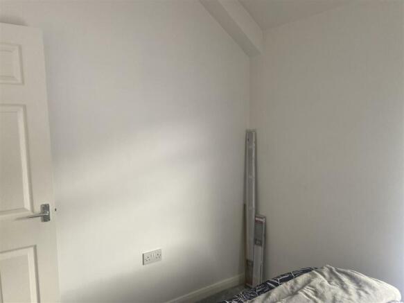SIDE BEDROOM 2