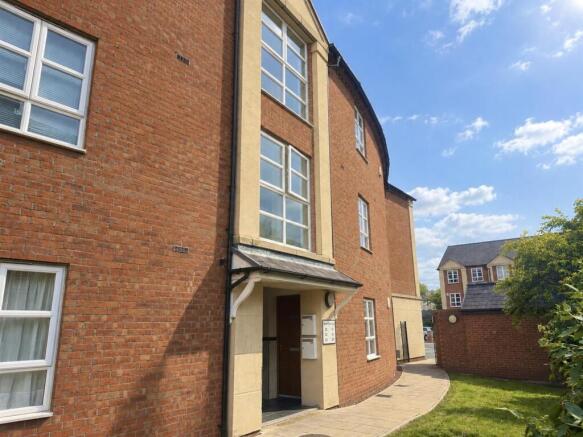 2 bed Apartment to rent Image 11