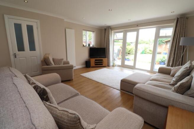 Lounge/Dining Room