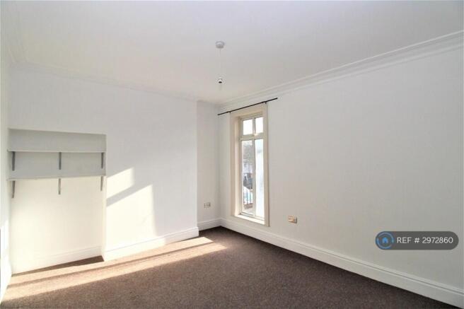 5 bed Detached to rent Image 8