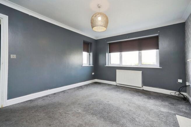 5 bed Detached for sale Image 5