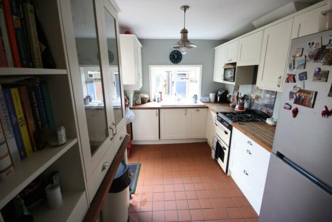 Kitchen 2.JPG