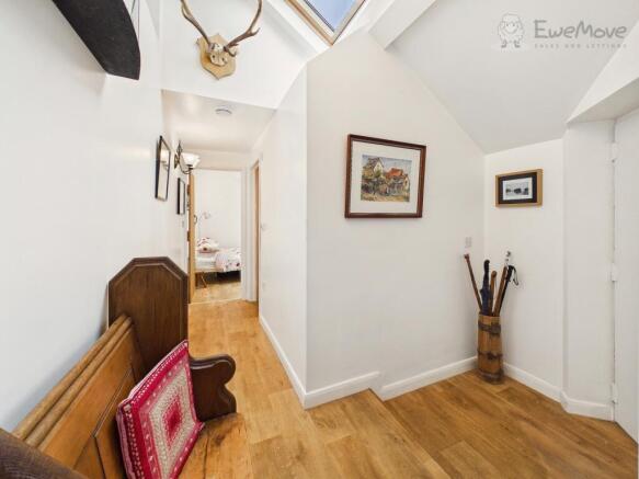 EWEMOVE SOUTH MOLTON - ENTRANCE HALL