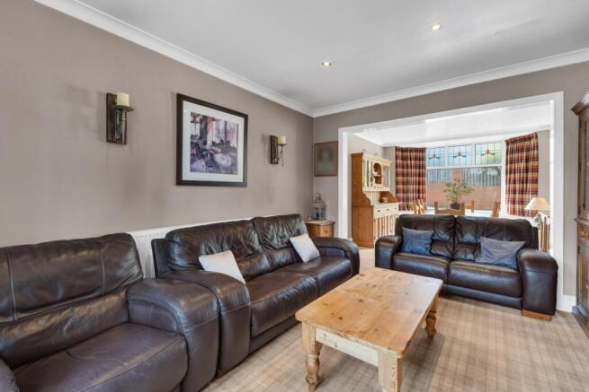 4 bed Semi-Detached for sale Image 6