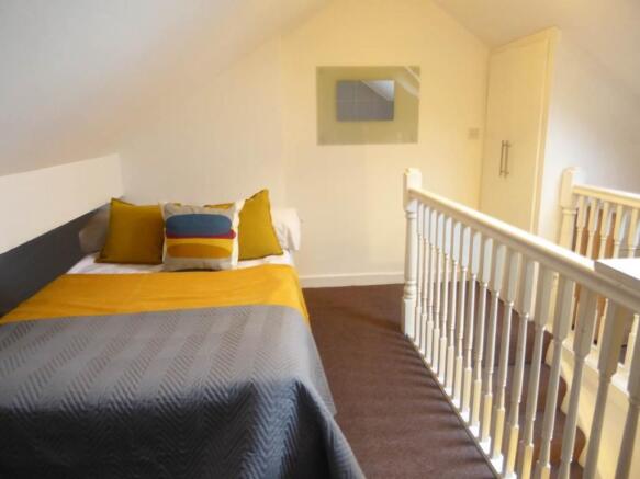 3 bed Terraced to rent Image 6