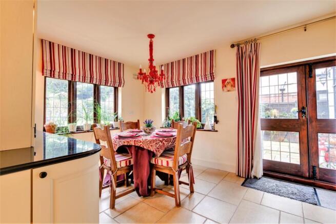 KITCHEN BREAKFAST ROOM