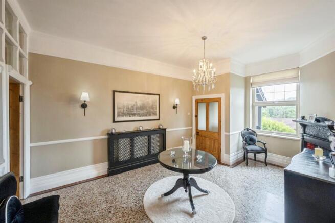 5 bed Semi-Detached for sale Image 9