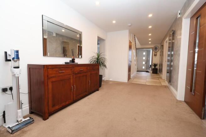 Warwick Court, Manchester, M16 photo 4