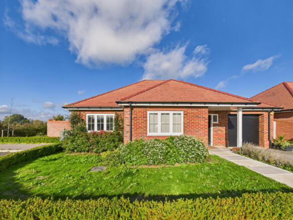 CAM01354G0-PR0610-STILL005