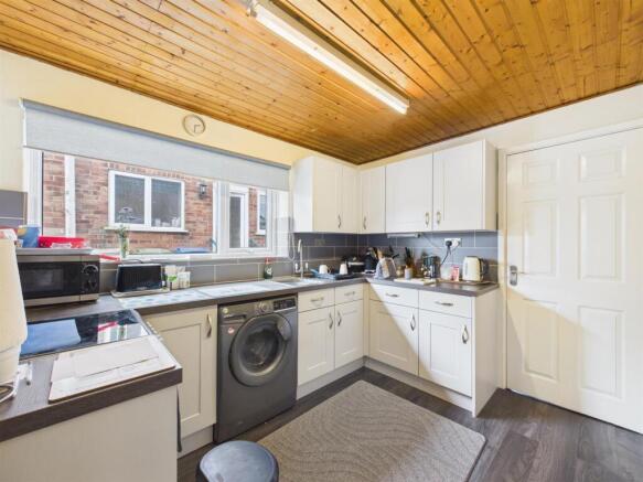 3 bed Semi-Detached Bungalow for sale Image 5