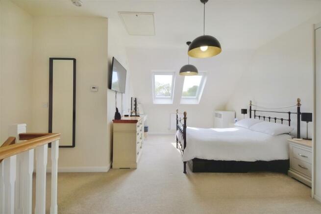 Bedroom 1_1.jpeg
