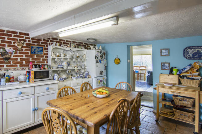 8 Kitchen T202107051239.jpg